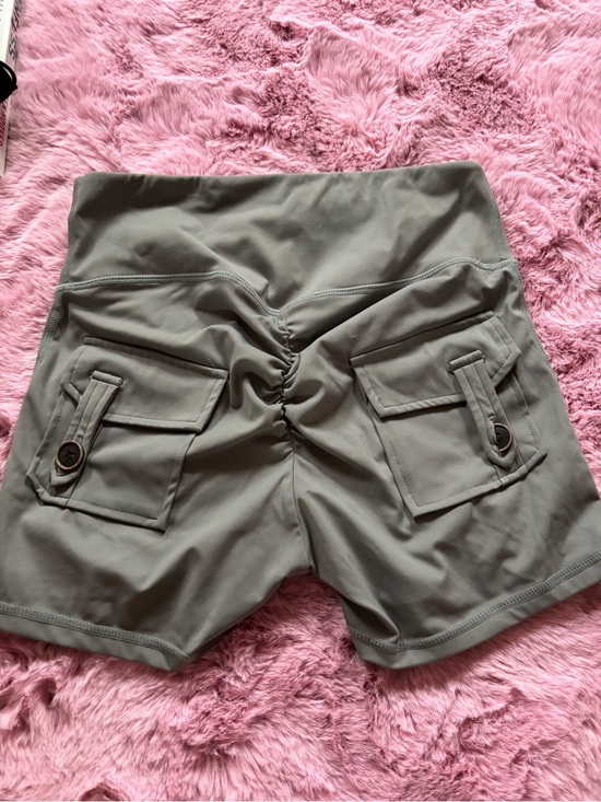Pants - Scrunch gym shorts